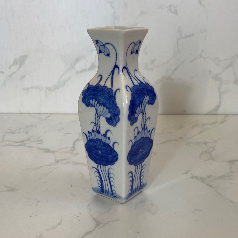 Vintage Blue White Chinoiserie Vase Floral Porcelain Bud Vase Thailand 6”